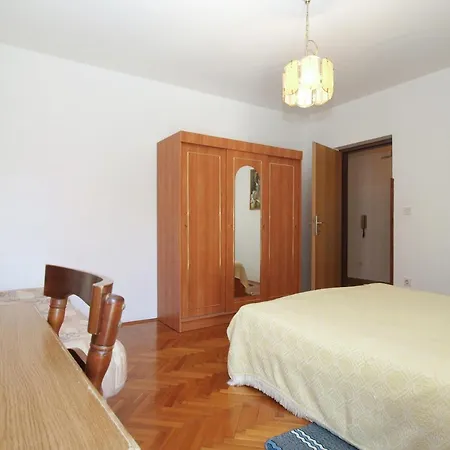 Apartment Evelina 1057