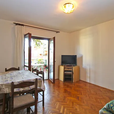 Evelina 1057 Appartement
