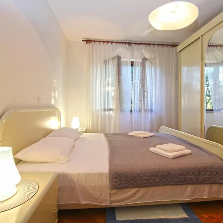 Evelina 1057 Pjescana Uvala