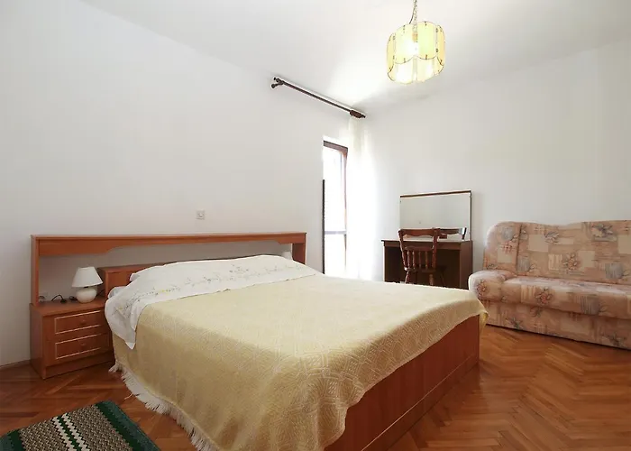Evelina 1057 Pjescana Uvala