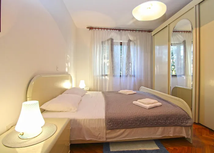 Evelina 1057 Pjescana Uvala