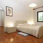 Evelina 1057 * بيشكانا أوفالا