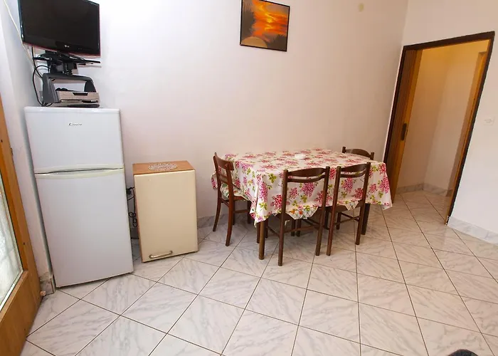 Apartment Evelina 1057 *